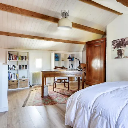 Maison Pour 4 Avec Jardin Et Terrasse - 500m 度假居